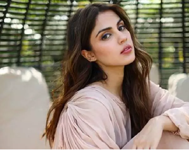 Sushant Singh Rajput Case : Rhea was never allowed to go to the morgue, Cooper Hospital revealed | Sushant Singh Rajput Case : रियाला शवगृहात जाण्यासाठी परवानगी दिलीच नव्हती, कूपर रुग्णालयाचा खुलासा Sushant Singh Rajput Case : Rhea was never allowed to go to the morgue, Cooper Hospital revealed | Sushant Singh Rajput Case : रियाला शवगृहात जाण्यासाठी परवानगी दिलीच नव्हती, कूपर रुग्णालयाचा खुलासा