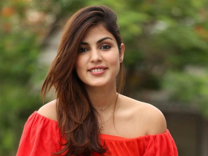 Rhea from ED for 9 hours, sushant singh death case | रियाची ईडीकडून ९ तास झाडाझडती, फ्लॅटमध्ये गुंतवणूक केली कुठून? Rhea from ED for 9 hours, sushant singh death case | रियाची ईडीकडून ९ तास झाडाझडती, फ्लॅटमध्ये गुंतवणूक केली कुठून?