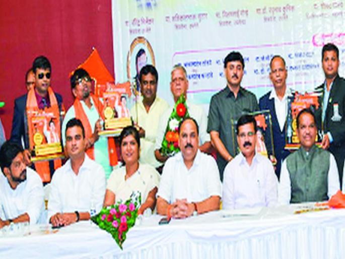 The need for the glory of the virtuous is essential | गुणीजणांचा गौरव आवश्यक The need for the glory of the virtuous is essential | गुणीजणांचा गौरव आवश्यक