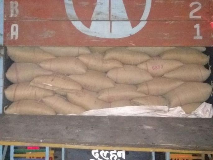 Government rice worth millions of rupees was caught by the police in Nagpur | नागपुरात पोलिसांनी पकडला लाखो रुपयाचा शासकीय तांदूळ Government rice worth millions of rupees was caught by the police in Nagpur | नागपुरात पोलिसांनी पकडला लाखो रुपयाचा शासकीय तांदूळ
