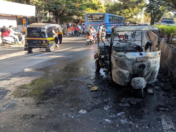 CNG rickshaw explosion at Bibwewadi, rickshaw driver seriously injured | बिबवेवाडी येथे अज्ञात वाहनाची धडक बसल्याने सीएनजी रिक्षाचा स्फोट, रिक्षाचालक गंभीर जखमी  CNG rickshaw explosion at Bibwewadi, rickshaw driver seriously injured | बिबवेवाडी येथे अज्ञात वाहनाची धडक बसल्याने सीएनजी रिक्षाचा स्फोट, रिक्षाचालक गंभीर जखमी
