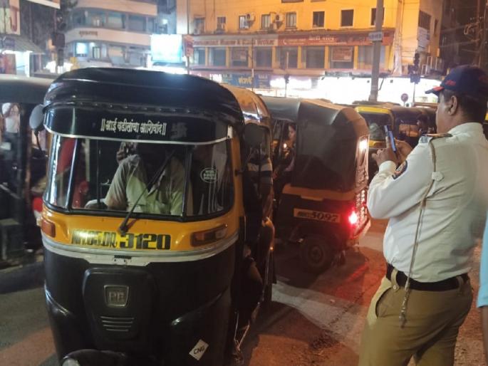 Installing a fourth seat in a rickshaw was expensive; In police action mode! | रिक्षात चौथी सीट बसवणं पडलं महागात; पोलीस ॲक्शन मोडमध्ये! Installing a fourth seat in a rickshaw was expensive; In police action mode! | रिक्षात चौथी सीट बसवणं पडलं महागात; पोलीस ॲक्शन मोडमध्ये!
