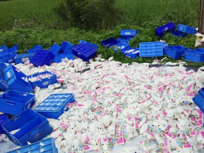 Milk shut agitation hit the ward of the Pandharpur | दूध बंद आंदोलनाचा पंढरपूरातील वारकºयांना फटका Milk shut agitation hit the ward of the Pandharpur | दूध बंद आंदोलनाचा पंढरपूरातील वारकºयांना फटका