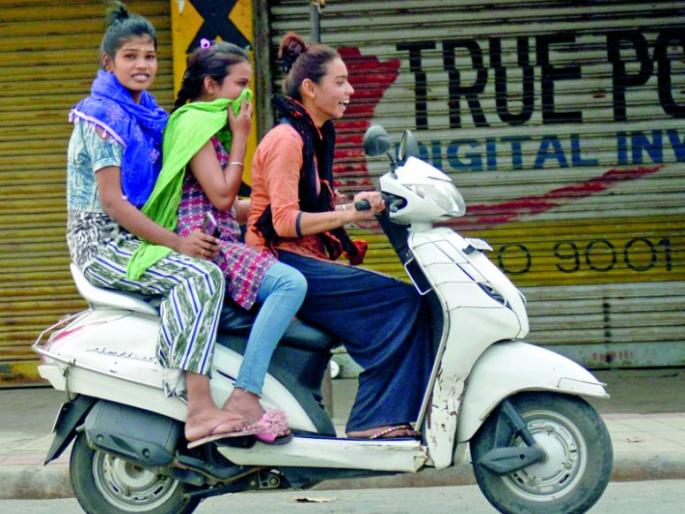 Wandering streets idle should be punished | रस्त्यांवर फिरणाऱ्या रिकामटेकड्यांचा बंदोबस्त हवाच : पोलिसांनी कारवाई करावी Wandering streets idle should be punished | रस्त्यांवर फिरणाऱ्या रिकामटेकड्यांचा बंदोबस्त हवाच : पोलिसांनी कारवाई करावी