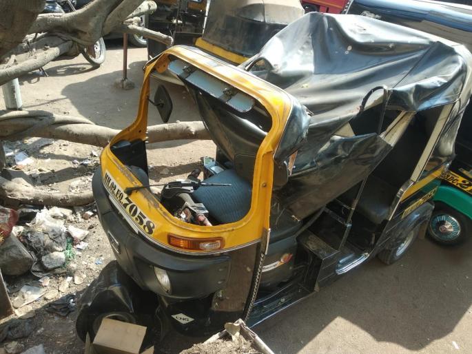 The death of the autorickshaw driver due to collapses part of the under construction building | बांधकाम सुरु असलेल्या इमारतीचा भाग कोसळून रिक्षाचालकाचा मृत्यू The death of the autorickshaw driver due to collapses part of the under construction building | बांधकाम सुरु असलेल्या इमारतीचा भाग कोसळून रिक्षाचालकाचा मृत्यू