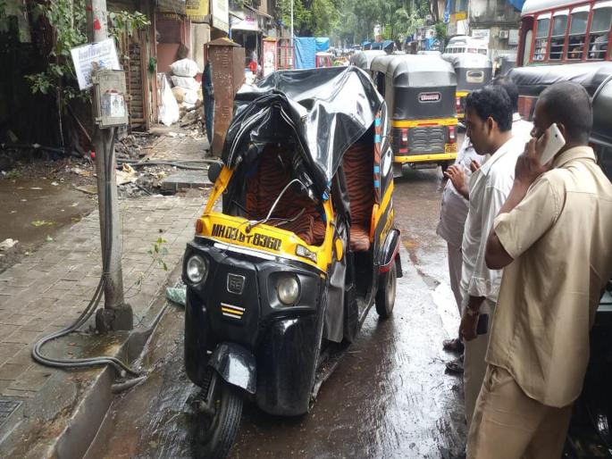 Sensational! Rickshaw driver dies after falling tree on rickshaw in Mulund | खळबळजनक! मुलुंड येथे रिक्षावर झाड कोसळून रिक्षाचालकाचा मृत्यू