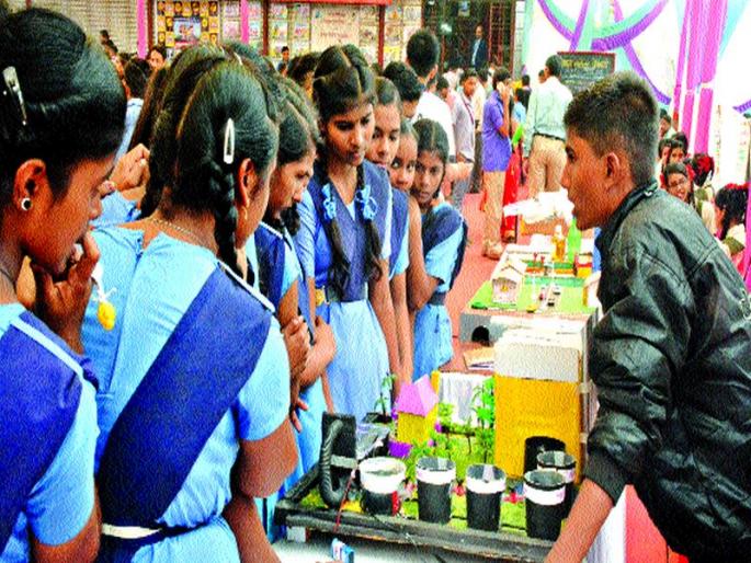 Attention-based research in science gathering: Accidental rimo car affair | विज्ञान संमेलनातील लक्षवेधी संशोधन : अपघातरोधक रिमो कार ठरली आकर्षण Attention-based research in science gathering: Accidental rimo car affair | विज्ञान संमेलनातील लक्षवेधी संशोधन : अपघातरोधक रिमो कार ठरली आकर्षण