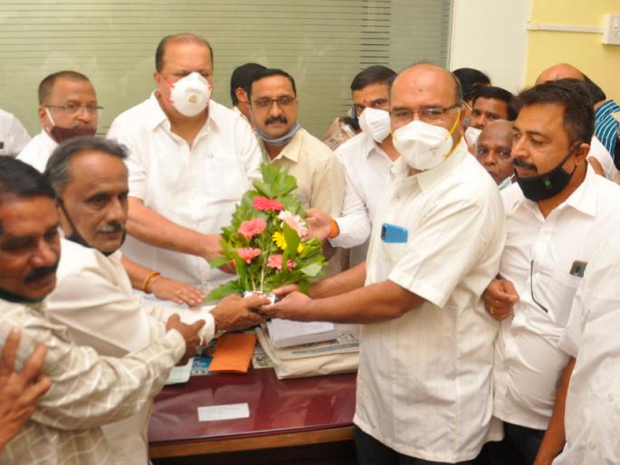 Gadhinglaj's ring road issue to be discussed soon, Hassan Mushrif testifies to Ring Road Action Committee | गडहिंग्लजच्या रिंगरोडप्रश्नी लवकरच संयुक्त बैठक, मुश्रीफ यांची ग्वाही Gadhinglaj's ring road issue to be discussed soon, Hassan Mushrif testifies to Ring Road Action Committee | गडहिंग्लजच्या रिंगरोडप्रश्नी लवकरच संयुक्त बैठक, मुश्रीफ यांची ग्वाही