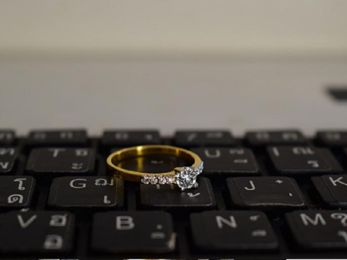 Social media increases the incidence of child marriage | प्रेमाचे वादळी वारे.. बालविवाहाचे नगारे Social media increases the incidence of child marriage | प्रेमाचे वादळी वारे.. बालविवाहाचे नगारे