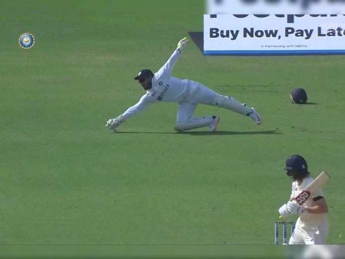 IND vs ENG : Jasprit Bumrah's first ball in a home Test & Rishabh Pant puts down a low chance   | India vs England, 1st Test : जसप्रीत बुमराहचा पहिलाच चेंडू अन् रिषभ पंतकडून सुटला झेल