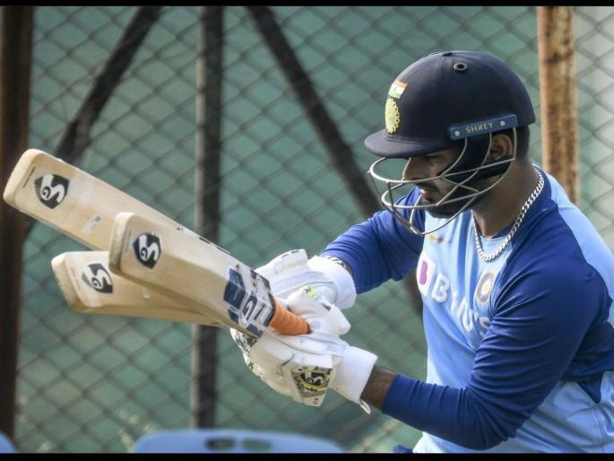 You cannot expect Rishabh Pant to replace MS Dhoni immediately,say Brian Lara | रिषभ पंतकडून 'ही' अपेक्षा करणं चुकीचं, विंडीज दिग्गजाचं स्पष्ट मत