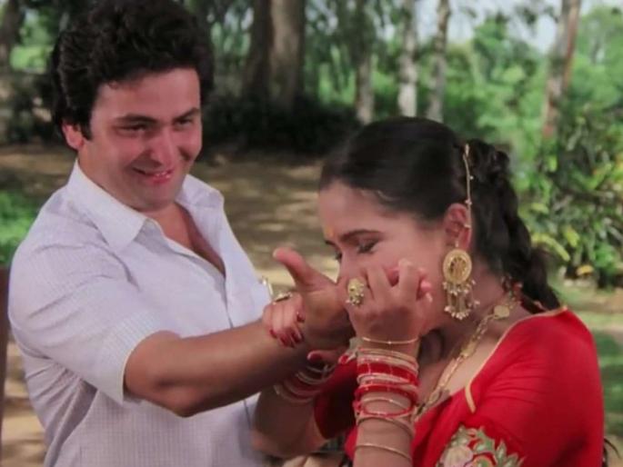 actress padmini kolhapure denies to do kissing scene with rishi kapoor in prem rog movie | 'या' मराठी अभिनेत्रीने ऋषी कपूर यांच्यासोबत किसींग सीनला दिलेला नकार, जिंकलेली फिल्मफेअर अवॉर्ड actress padmini kolhapure denies to do kissing scene with rishi kapoor in prem rog movie | 'या' मराठी अभिनेत्रीने ऋषी कपूर यांच्यासोबत किसींग सीनला दिलेला नकार, जिंकलेली फिल्मफेअर अवॉर्ड
