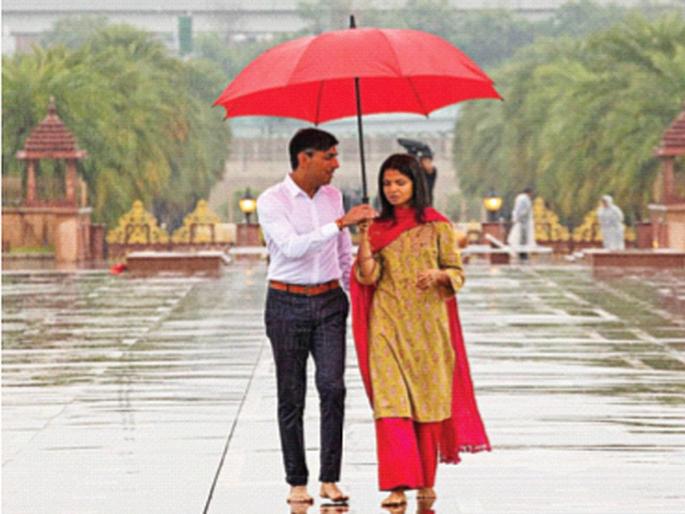 G20 Summit: British Prime Minister Rishi Sunak Saptnik walks barefoot in temple | G20 Summit: ब्रिटिश पंतप्रधान ऋषी सुनक सपत्नीक अनवाणी चालत मंदिरात
