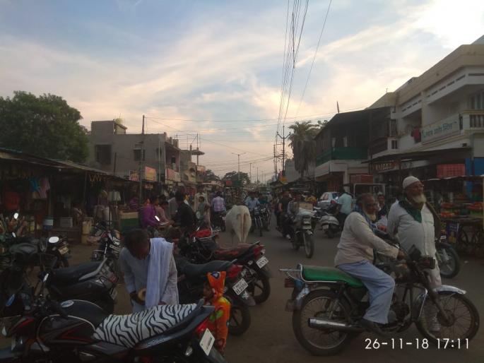 Due to increasing encroachment traffic disrupt | वाढत्या अतिक्रमणामुळे वाहतूकीसह रहदारीस अडथळा! Due to increasing encroachment traffic disrupt | वाढत्या अतिक्रमणामुळे वाहतूकीसह रहदारीस अडथळा!
