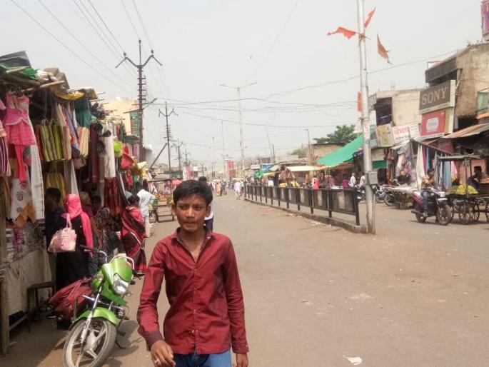 The encroachment of vegetable vendors on Risod city street was deleted! | रिसोड शहरातील रस्त्यावरील भाजी विक्रेत्यांचे अतिक्रमण हटविले ! The encroachment of vegetable vendors on Risod city street was deleted! | रिसोड शहरातील रस्त्यावरील भाजी विक्रेत्यांचे अतिक्रमण हटविले !