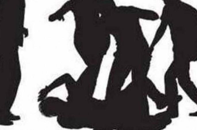 Fighting between Risod Municipal Council office bearers over Rs 4 crore fund | चार कोटी रुपयांच्या निधीवरून रिसोड नगर परिषद पदाधिकाऱ्यांमध्ये हाणामारी Fighting between Risod Municipal Council office bearers over Rs 4 crore fund | चार कोटी रुपयांच्या निधीवरून रिसोड नगर परिषद पदाधिकाऱ्यांमध्ये हाणामारी