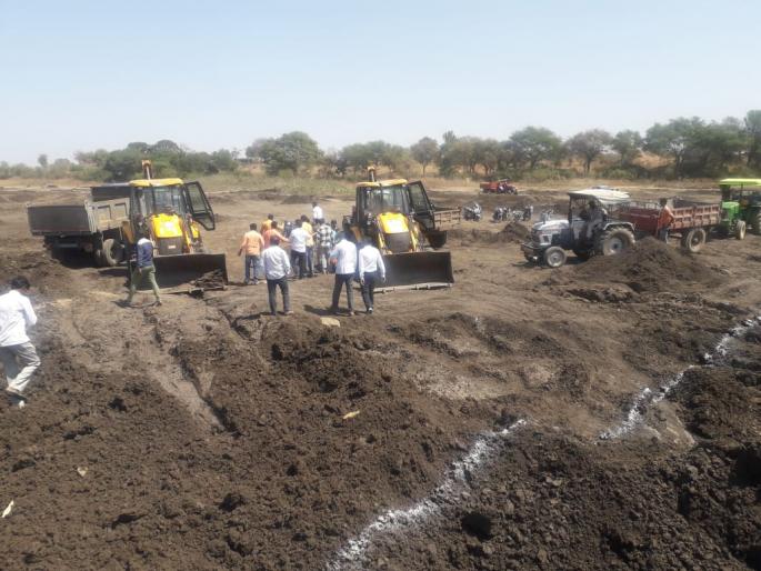 pond suction under Sujalam, Suffalam at Risod | रिसोड येथे सुजलाम, सुफलाम अंतर्गत तलावातील गाळ उपसा pond suction under Sujalam, Suffalam at Risod | रिसोड येथे सुजलाम, सुफलाम अंतर्गत तलावातील गाळ उपसा