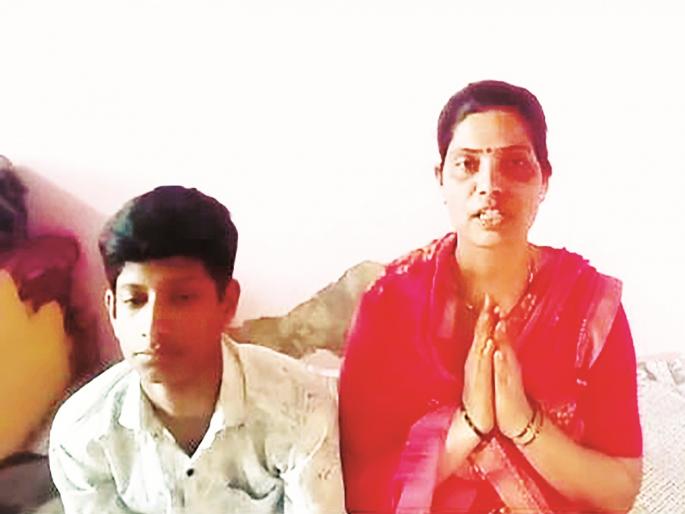 What kind of Diwali? Even if the ornaments are broken, the child will not be able to hear, the mother struggles for money | कसली दिवाळी ? दागिने मोडले तरी मुलाला ऐकू येणार नाही, पैशांसाठी आईची धडपड What kind of Diwali? Even if the ornaments are broken, the child will not be able to hear, the mother struggles for money | कसली दिवाळी ? दागिने मोडले तरी मुलाला ऐकू येणार नाही, पैशांसाठी आईची धडपड