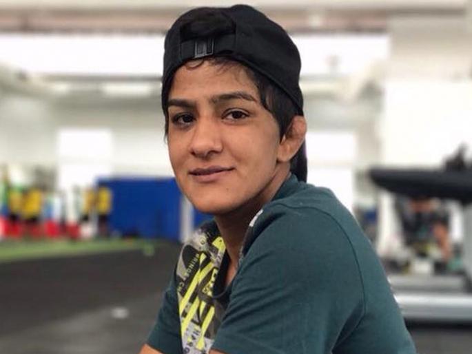Ritu Phogat Keeping Busy With Yoga, Movies And Books Amid Coronavirus Lockdown in Singapore | CoronaVirus: रितू फोगाट योगा, सिनेमा, पुस्तक वाचनात व्यस्त Ritu Phogat Keeping Busy With Yoga, Movies And Books Amid Coronavirus Lockdown in Singapore | CoronaVirus: रितू फोगाट योगा, सिनेमा, पुस्तक वाचनात व्यस्त