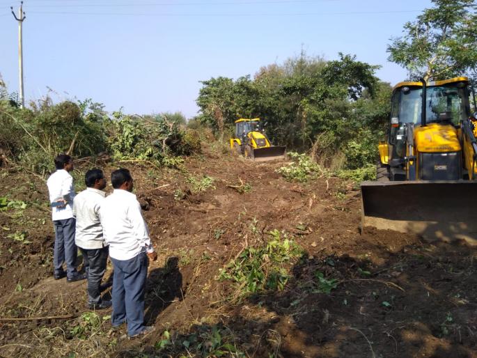 Water problems of 13 villages will be eradicated from 'Madan' river | ‘मडाण’ नदीचे खोलीकरण मिटविणार १३ गावांची पाणी समस्या Water problems of 13 villages will be eradicated from 'Madan' river | ‘मडाण’ नदीचे खोलीकरण मिटविणार १३ गावांची पाणी समस्या