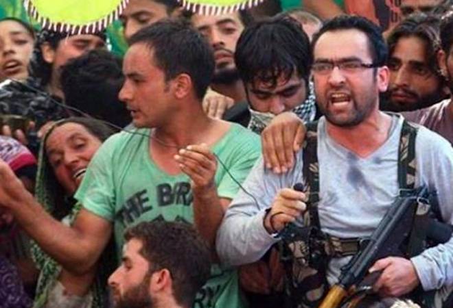 Hizbul Mujahideen commander killed; He had been absconding for the last 8 years | हिज्बुल मुजाहिदीनचा कमांडर ठार; मागील ८ वर्षापासून होता फरार Hizbul Mujahideen commander killed; He had been absconding for the last 8 years | हिज्बुल मुजाहिदीनचा कमांडर ठार; मागील ८ वर्षापासून होता फरार