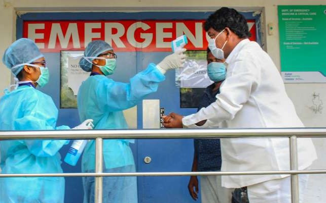 The state saw a five per cent increase in Carina positivity in April | राज्यात एप्रिलमध्ये काेराेना पॉझिटिव्हिटीचे प्रमाण वाढले 5 टक्क्यांनी