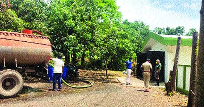 The former naval chief was assisted by the police | माजी नौदलप्रमुखांना पोलिसांची होतेय मदत