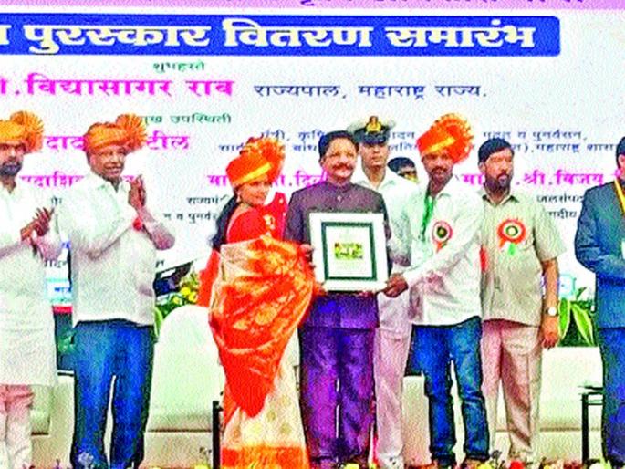 Giving the go-based farm to the farmer Honor - Governor | गो-आधारित शेतीने शेतकऱ्याला मिळवून दिला सन्मान - राज्यपाल Giving the go-based farm to the farmer Honor - Governor | गो-आधारित शेतीने शेतकऱ्याला मिळवून दिला सन्मान - राज्यपाल