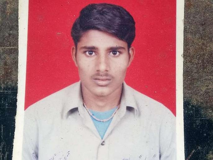 Youth dies after being trapped in a thresher machine in jalgaon | थ्रेशर मशिनमध्ये पाय अडकून तरुणाचा मृत्यू