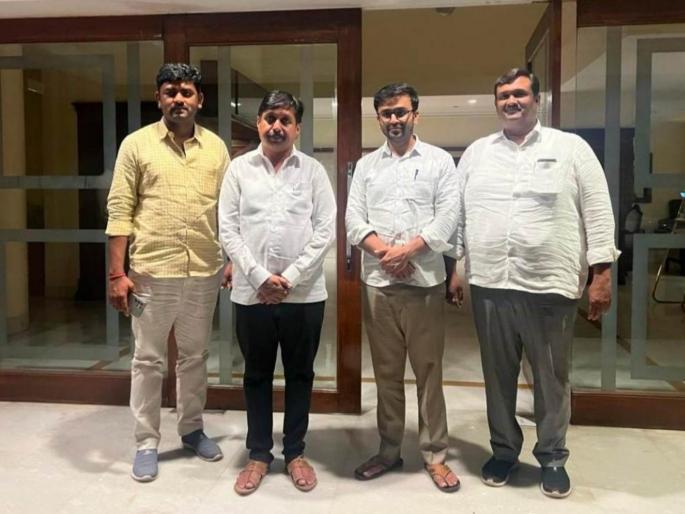 aniket deshmukh's rebellion cools down another rift in the politics of mhada lok sabha was soon resolved | अनिकेत देशमुखांचे बंड थंडावले, आता लक्ष उत्तम जानकरांकडे aniket deshmukh's rebellion cools down another rift in the politics of mhada lok sabha was soon resolved | अनिकेत देशमुखांचे बंड थंडावले, आता लक्ष उत्तम जानकरांकडे