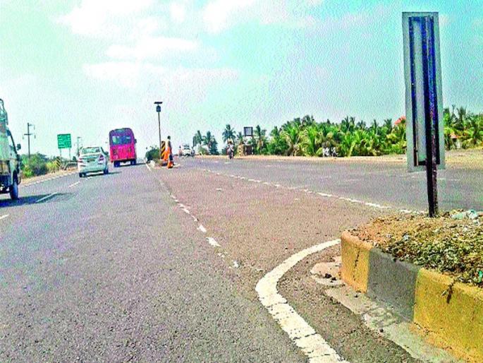 The U-turn on the highway becomes the trap of death | महामार्गावरील यू टर्न बनला मृत्यूचा सापळा The U-turn on the highway becomes the trap of death | महामार्गावरील यू टर्न बनला मृत्यूचा सापळा