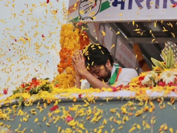 Maharashtra Vidhan Sabha Result: Deshmukh brothers win Latur, Dhiraj Deshmukh wins by sales votes | लातूर निवडणूक 2019 निकालः देशमुख बंधुंनी लातूर जिंकलं, धीरज देशमुखांचा विक्रमी मतांनी विजय Maharashtra Vidhan Sabha Result: Deshmukh brothers win Latur, Dhiraj Deshmukh wins by sales votes | लातूर निवडणूक 2019 निकालः देशमुख बंधुंनी लातूर जिंकलं, धीरज देशमुखांचा विक्रमी मतांनी विजय