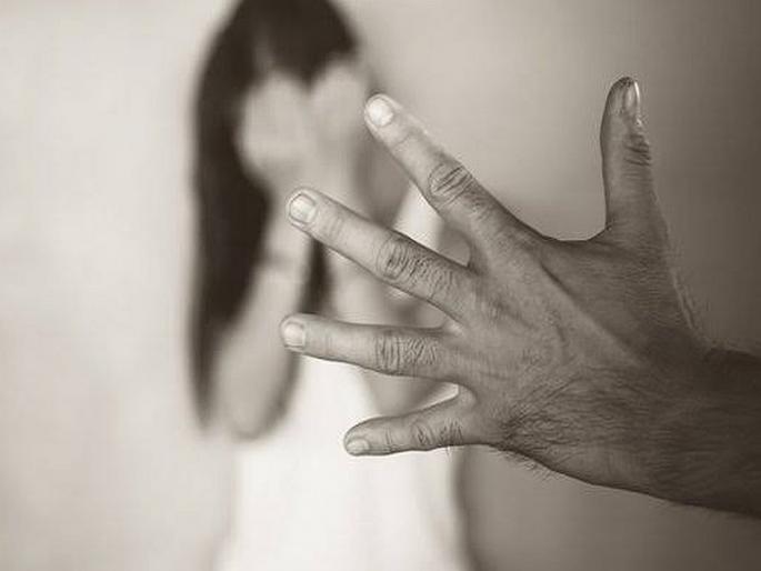 Shocking case ! Police rape on woman, guard both outside the house in odisha | धक्कादायक ! पोलिसाकडूनच महिलेवर बलात्कार, दोघांनी दिला घराबाहेर पहारा Shocking case ! Police rape on woman, guard both outside the house in odisha | धक्कादायक ! पोलिसाकडूनच महिलेवर बलात्कार, दोघांनी दिला घराबाहेर पहारा