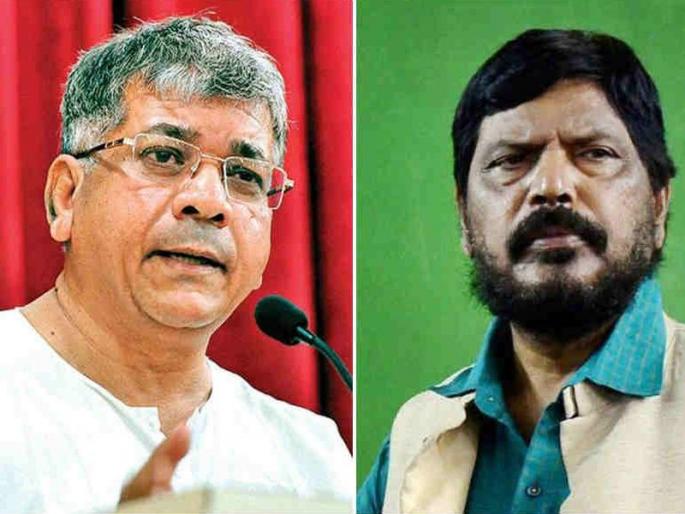 I am not talking about dogs and cat, Prakash ambedkar criticism on ramdas Athavale | मी कुत्र्या-मांजरांवरती बोलत नसतो, प्रकाश आंबेडकरांची आठवलेंवर जहरी टीका I am not talking about dogs and cat, Prakash ambedkar criticism on ramdas Athavale | मी कुत्र्या-मांजरांवरती बोलत नसतो, प्रकाश आंबेडकरांची आठवलेंवर जहरी टीका