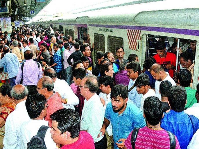 Even when the work is done, the traveler is sitting thane local station | काम संपल्यावरही प्रवासी वेठीस, रेल्वेचे टीमवर्क आणि ४०० टन वजनाची लिफ्टिंग क्रेन