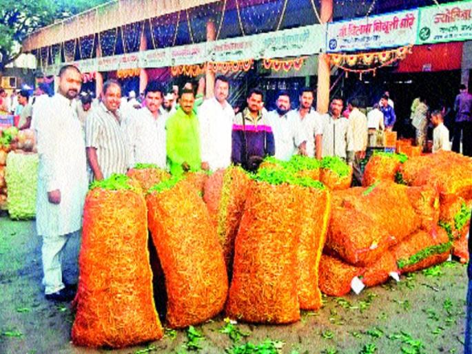 Onion, potato prices rise; | कांदा, बटाटा दरात वाढ, गवार भावात घट