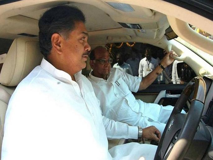 Sharad pawar critics on rana jagjitsingh patil about namaskar of amit shah in solapur | 'पाया पडण्यावरुन पवारांचा पाटलांना टोला, स्वत:ला सिंह म्हणणारे सुद्धा... Sharad pawar critics on rana jagjitsingh patil about namaskar of amit shah in solapur | 'पाया पडण्यावरुन पवारांचा पाटलांना टोला, स्वत:ला सिंह म्हणणारे सुद्धा...