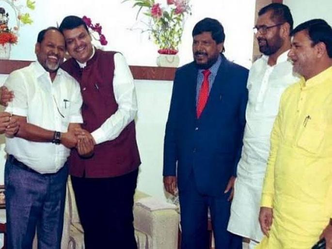 The state of BJP's allies party have big question after bjp in oppostion, ramdas athavale | भाजपाच्या मित्रपक्षांची अवस्था म्हणजे 'इकडं आड तिकडं विहीर' The state of BJP's allies party have big question after bjp in oppostion, ramdas athavale | भाजपाच्या मित्रपक्षांची अवस्था म्हणजे 'इकडं आड तिकडं विहीर'