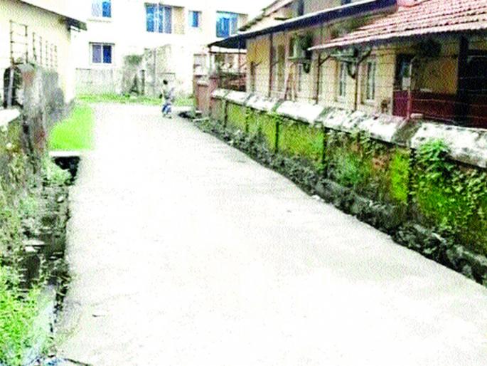The road in Neral was stolen, villagers complained | नेरळमधील रस्ताच गेला चोरीला, ग्रामस्थाची तक्रार The road in Neral was stolen, villagers complained | नेरळमधील रस्ताच गेला चोरीला, ग्रामस्थाची तक्रार
