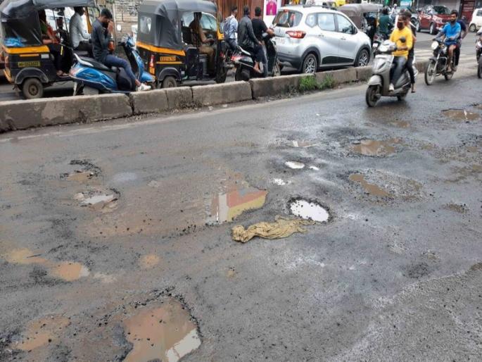 Pune citizens question Roads are still in potholes | चंद्रावरील ११,४१८ खड्डे बुजवले की काय? पुणेकरांचा सवाल; रस्ते अद्यापही खड्ड्यांतच Pune citizens question Roads are still in potholes | चंद्रावरील ११,४१८ खड्डे बुजवले की काय? पुणेकरांचा सवाल; रस्ते अद्यापही खड्ड्यांतच
