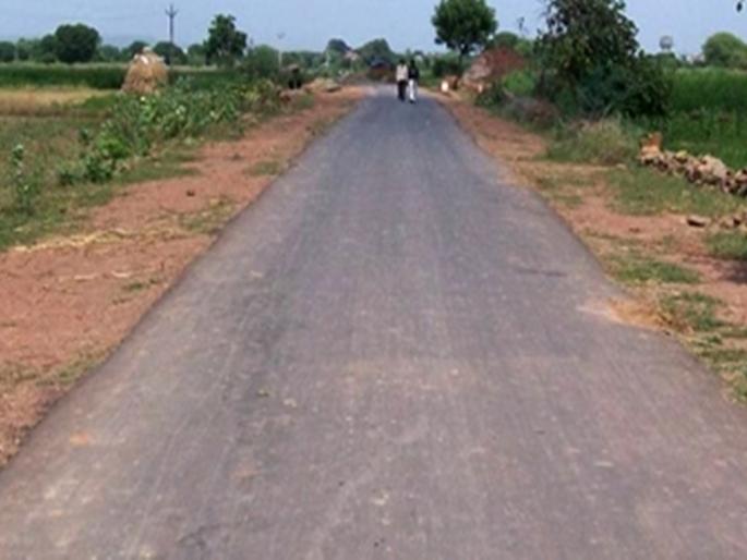 Robbery of road in Wardha district Complaint to CEO | अबब! वर्धा जिल्ह्यात रस्ताच गेला चोरीला; सीईओंकडे तक्रार