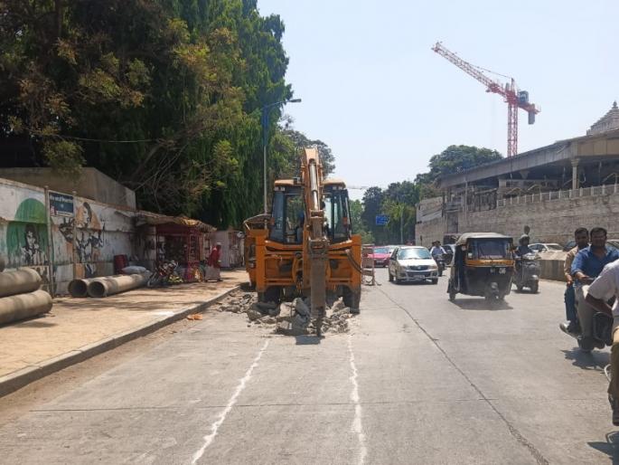 Cement-concrete road dug for common water supply channel administration of the municipality | समान पाणीपुरवठ्याच्या जलवाहिनीसाठी खोदला सिमेंट-काँक्रीटचा रस्ता; पालिकेचा उफराटा कारभार Cement-concrete road dug for common water supply channel administration of the municipality | समान पाणीपुरवठ्याच्या जलवाहिनीसाठी खोदला सिमेंट-काँक्रीटचा रस्ता; पालिकेचा उफराटा कारभार