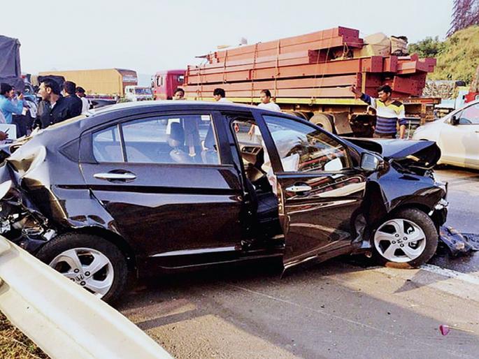 Road accidents cause infrastructure defects | रस्ते अपघातास पायाभूत सुविधांमधील दोष कारणीभूत; तज्ज्ञांचे मत Road accidents cause infrastructure defects | रस्ते अपघातास पायाभूत सुविधांमधील दोष कारणीभूत; तज्ज्ञांचे मत