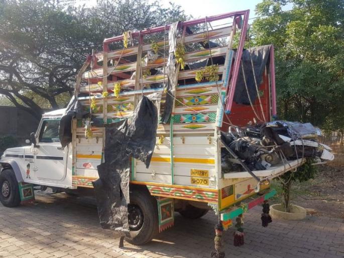 Fighter jeep hits Beat Marshall; Both were seriously injured | भरधाव जीपची ‘बीट मार्शल’ला धडक; दोघे गंभीर जखमी Fighter jeep hits Beat Marshall; Both were seriously injured | भरधाव जीपची ‘बीट मार्शल’ला धडक; दोघे गंभीर जखमी