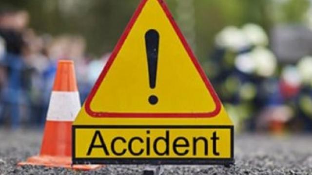 A pedestrian dies in a container crash near Parola | पारोळ्याजवळ कंटनेरच्या धडकेत पादचाऱ्याचा मृत्यू