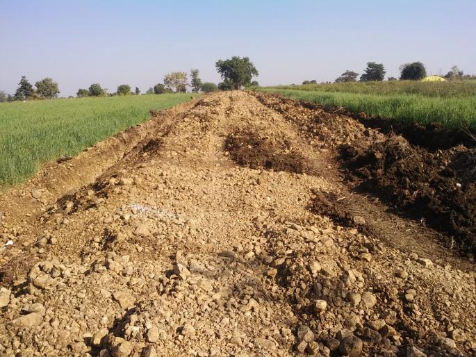 Settled the question of aproach road of hundreds of farmers | सव्वाशे शेतकऱ्यांच्या वहिवाटीचा प्रश्न निकाली Settled the question of aproach road of hundreds of farmers | सव्वाशे शेतकऱ्यांच्या वहिवाटीचा प्रश्न निकाली