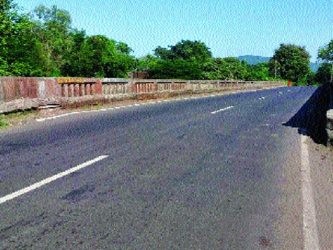 The pool on the Dahanu-Nashik road was severe, the 25th pool was dangerous | पंचवीस पूल धोकादायक, डहाणू- नाशिक राज्य मार्गावरील पूल झाले जीर्ण