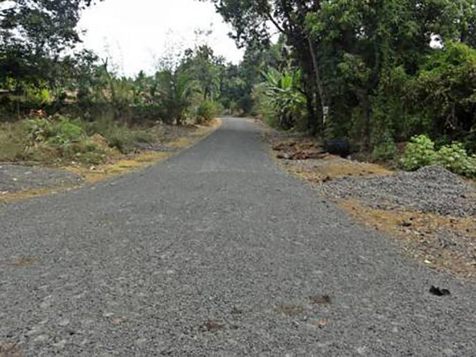 The highway was demolished even before the Kankavalkar agitation ... | कणकवलीकरांच्या आंदोलनाआधीच महामार्गाचे डांबरीकरण The highway was demolished even before the Kankavalkar agitation ... | कणकवलीकरांच्या आंदोलनाआधीच महामार्गाचे डांबरीकरण