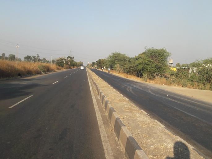 The accident occurred on the Aurangabad-Ahmednagar highway | औरंगाबाद-अहमदनगर महामार्गावर अपघातांचे सत्र सुरूच