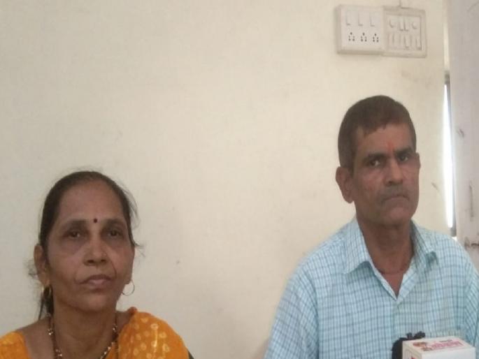 In spite of giving way to the road the family, The mood of the Chavan family in Alore Varchiwadi | Ratnagiri: रस्त्याला जागा दिली तरीही कुटुंब वाळीत!, अलोरे वरचीवाडी येथील चव्हाण कुटुंबाची कैफियत In spite of giving way to the road the family, The mood of the Chavan family in Alore Varchiwadi | Ratnagiri: रस्त्याला जागा दिली तरीही कुटुंब वाळीत!, अलोरे वरचीवाडी येथील चव्हाण कुटुंबाची कैफियत